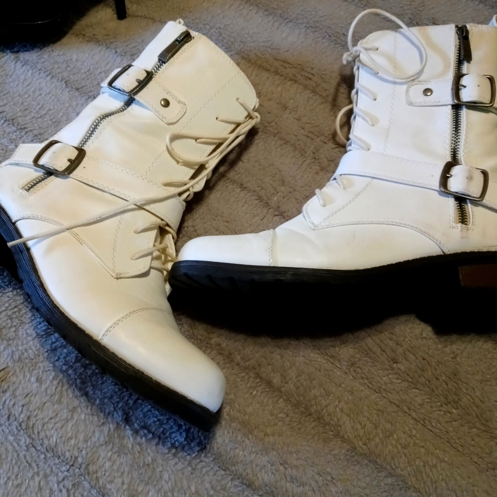 Combat style boots